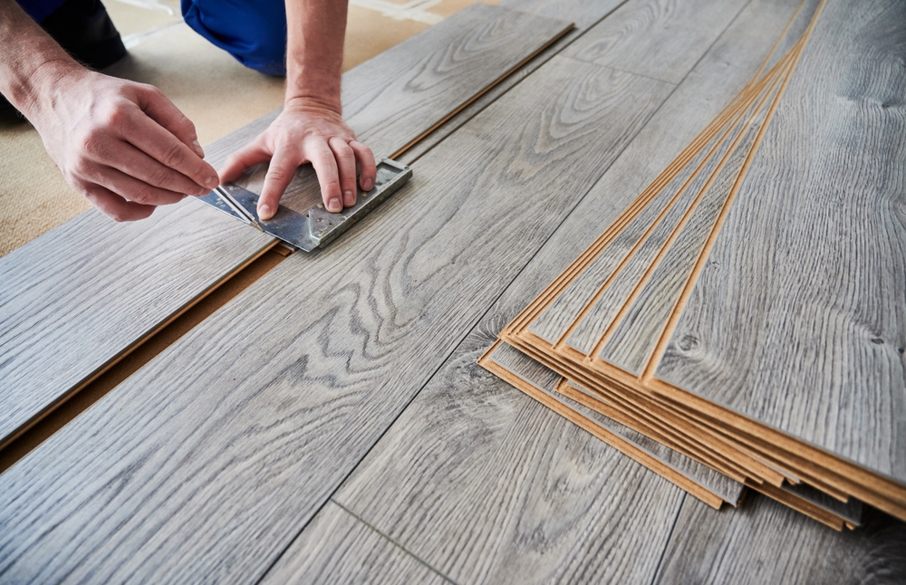 Close,up,of,male,worker,using,metal,construction,ruler,and